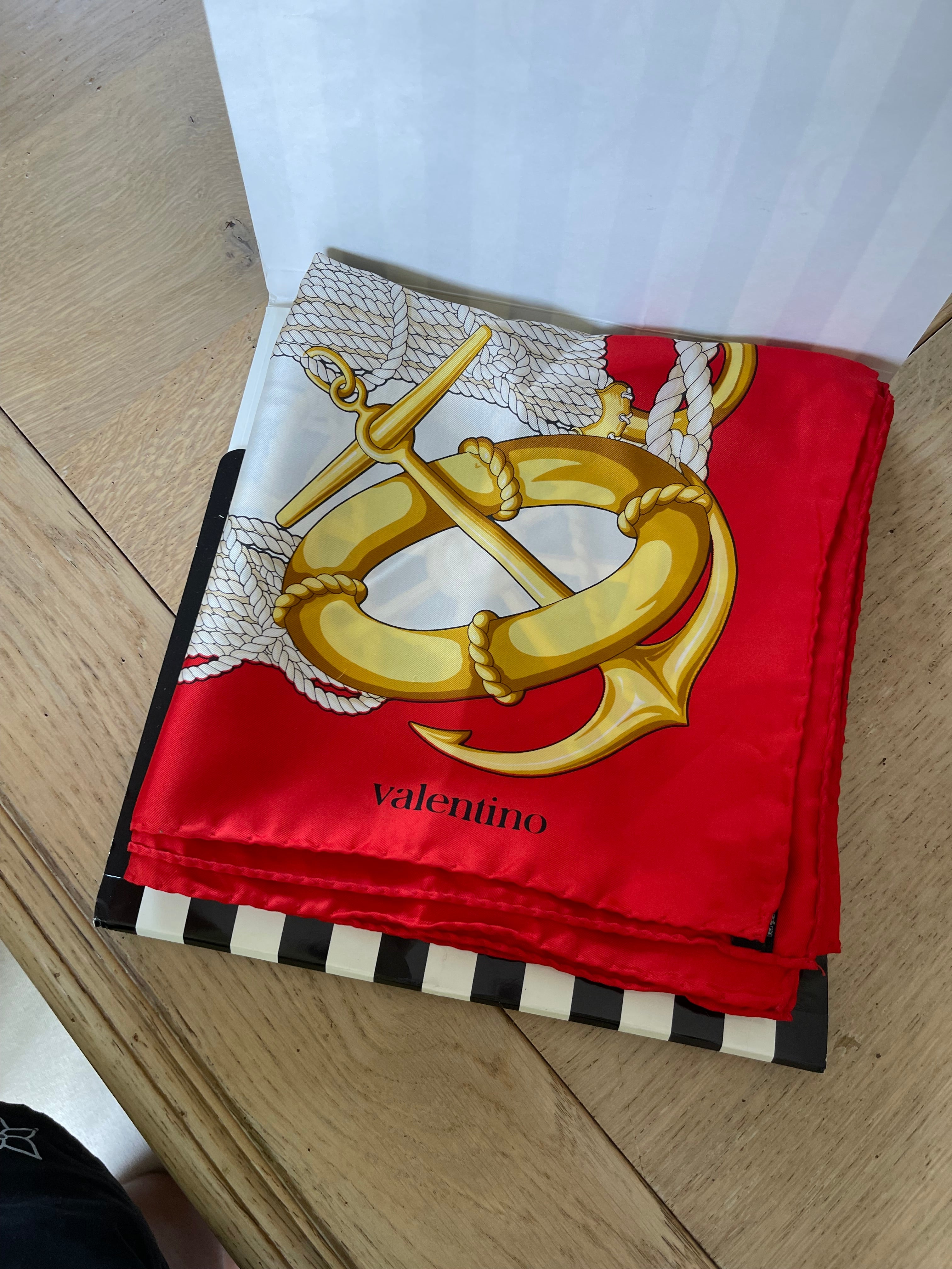Valentino carré scarf foulard sjaal seide silk soie
