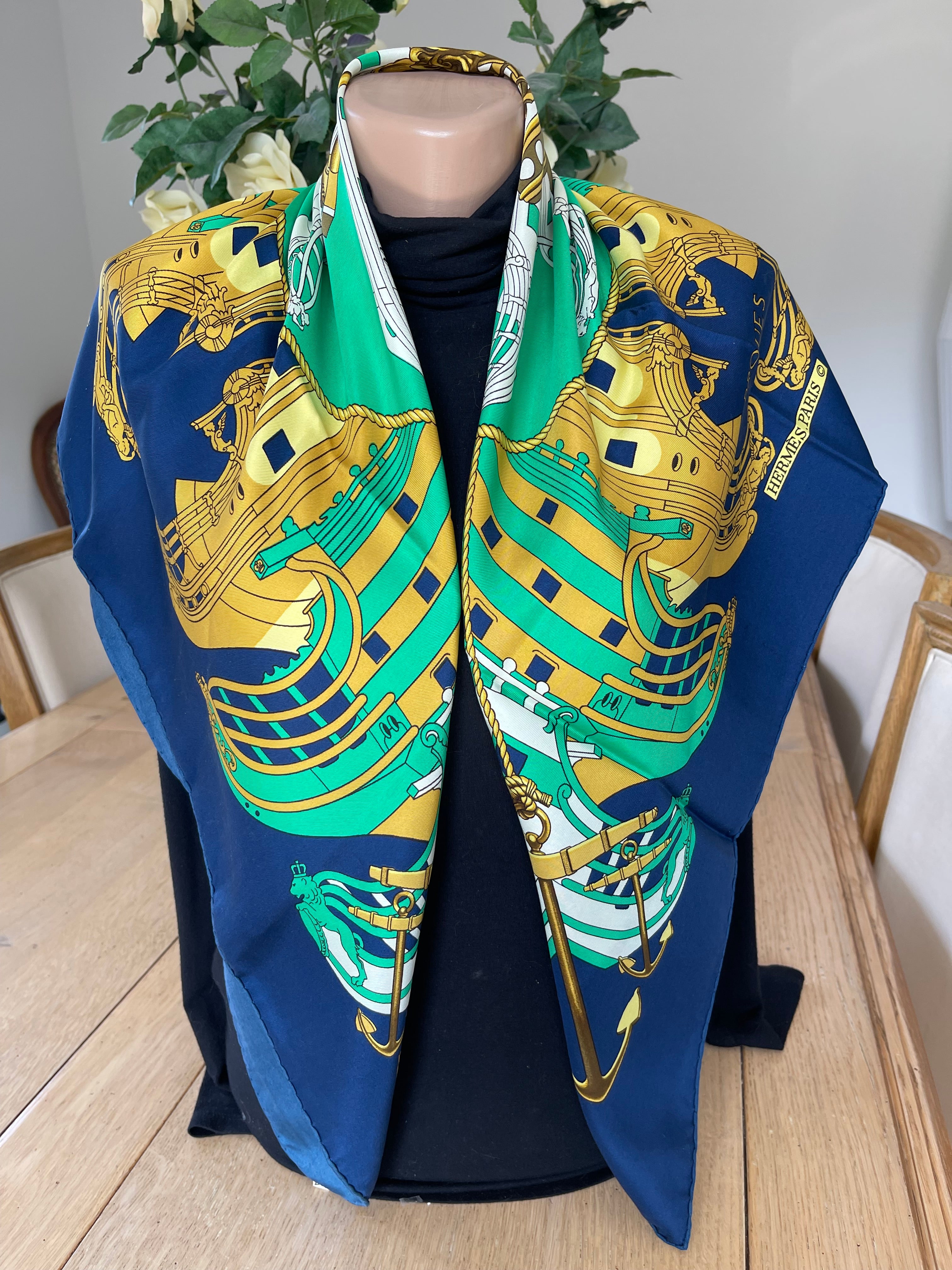 Hermes carré foulard scarf silk schal seide soie