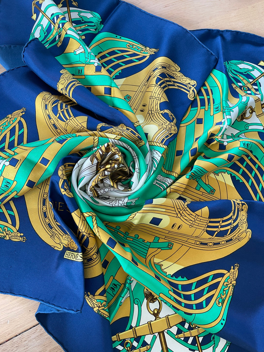 Hermes carré foulard scarf silk schal seide soie