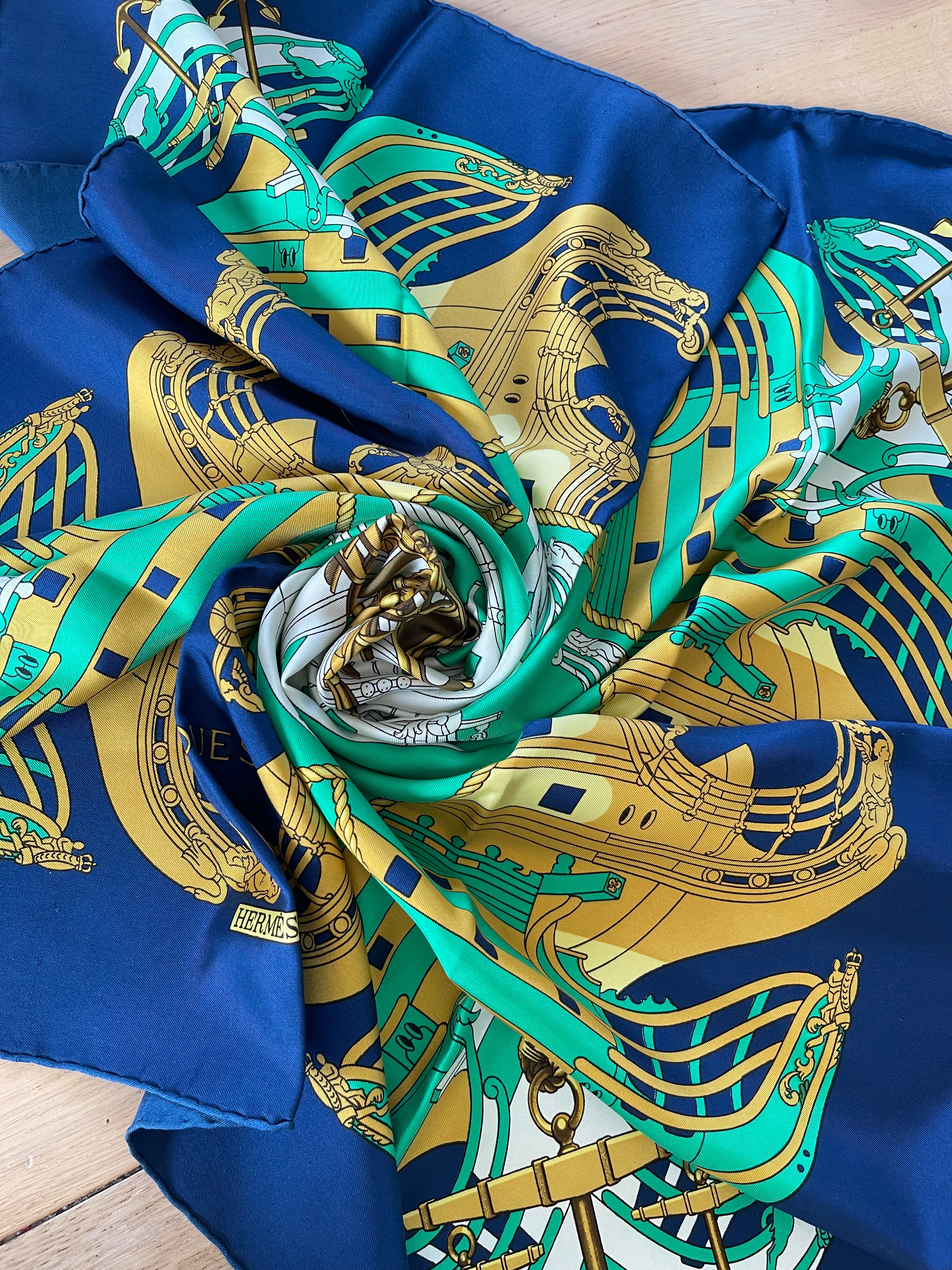 Hermes carré foulard scarf silk schal seide soie